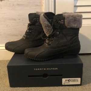 Tommy Hilfiger size 7 waterproof duck boot